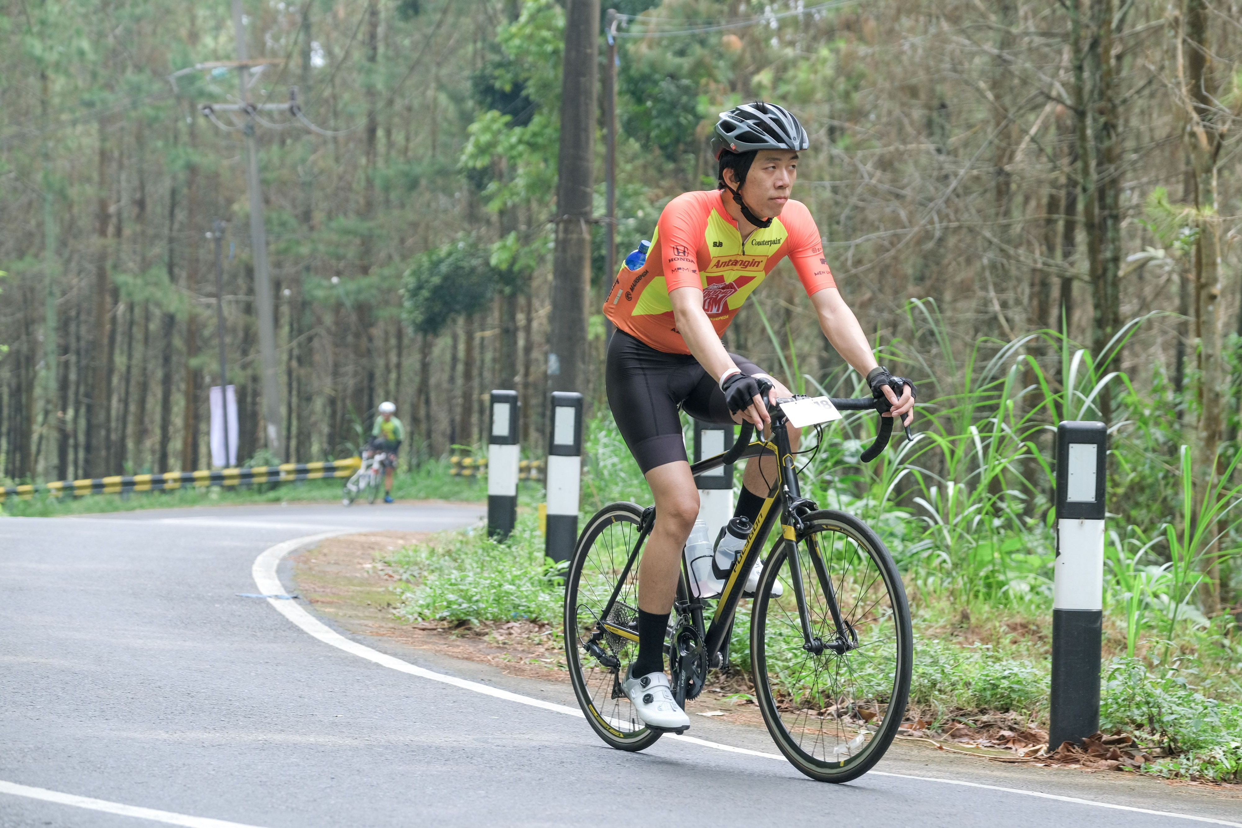 A photo taken by the event photographer. At this point, probably I’m in autopilot mode. No thoughts, just pedal.